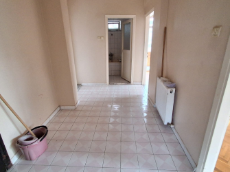 Güngören'de Tek Daireli 4,Kat Arsa Tapulu 2+1 Çift Balkonlu 90 m2 Boş