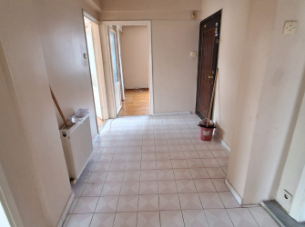 Güngören'de Tek Daireli 4,Kat Arsa Tapulu 2+1 Çift Balkonlu 90 m2 Boş