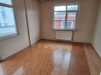 Güngören'de Tek Daireli 4,Kat Arsa Tapulu 2+1 Çift Balkonlu 90 m2 Boş