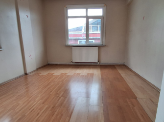 Güngören'de Tek Daireli 4,Kat Arsa Tapulu 2+1 Çift Balkonlu 90 m2 Boş