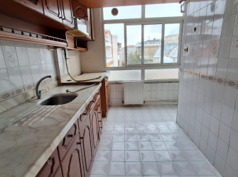 Güngören'de Tek Daireli 4,Kat Arsa Tapulu 2+1 Çift Balkonlu 90 m2 Boş