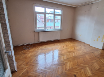 Güngören'de Tek Daireli 4,Kat Arsa Tapulu 2+1 Çift Balkonlu 90 m2 Boş