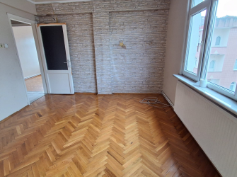 Güngören'de Tek Daireli 4,Kat Arsa Tapulu 2+1 Çift Balkonlu 90 m2 Boş