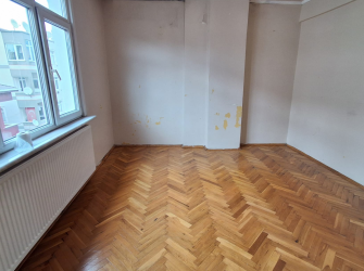 Güngören'de Tek Daireli 4,Kat Arsa Tapulu 2+1 Çift Balkonlu 90 m2 Boş