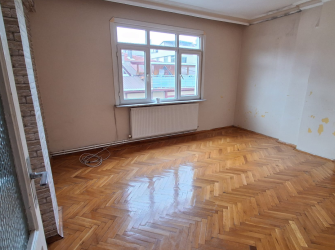 Güngören'de Tek Daireli 4,Kat Arsa Tapulu 2+1 Çift Balkonlu 90 m2 Boş