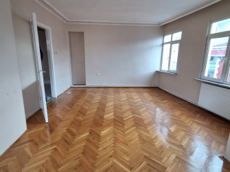 Güngören'de Tek Daireli 4,Kat Arsa Tapulu 2+1 Çift Balkonlu 90 m2 Boş