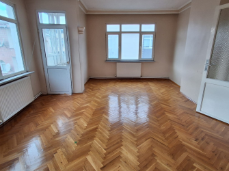 Güngören'de Tek Daireli 4,Kat Arsa Tapulu 2+1 Çift Balkonlu 90 m2 Boş