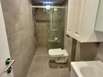 Bahçelievler Camlıkahve'de 3,Kat E. Banyolu 2+1 Köşe 85 m2 Balkonlu