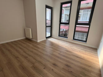 Güngören'de Tramvaya Yakın 2,Kat Sıfır 2+1 Asansörlü 85 m2 Ön Cephe