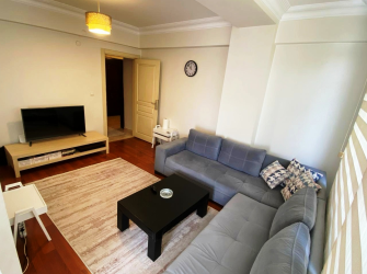 Bahçelievler'de Fizik Tedavi Karşısı 3,Kat 2005 Yapımı 3+1 Kredili Ön Cephe