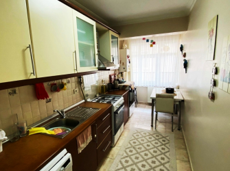 Bahçelievler Siyavuşpaşa'da 3,Kat  Kredili 3+1 Masrafsız 2005 Yapımı Bina