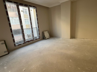 Bahçelievler'de Yıldıztepe Metroya Yakın 2, Kat E. Banyolu 3+1 Tek Daireli  130 m2 