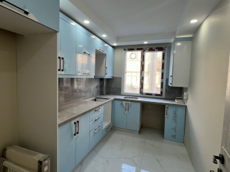 Bahçelievler'de Yıldıztepe Metroya Yakın 2, Kat E. Banyolu 3+1 Tek Daireli  130 m2 