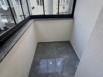 Bahçelievler'de Yıldıztepe Metroya Yakın 2, Kat E. Banyolu 3+1 Tek Daireli  130 m2 