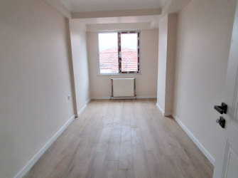 Bahçelievler'de Kıbrıs Cd'sine Yakın 1,Kat Asansörlü 2+1 Sıfır 85 m2 Boş Daire