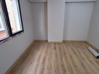 Bahçelievler Camlıkahve'de 5,Kat Ön Cephe 2+1 Sıfır Asansörlü 85 m2