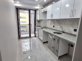 Bahçelievler Camlıkahve'de 5,Kat Ön Cephe 2+1 Sıfır Asansörlü 85 m2