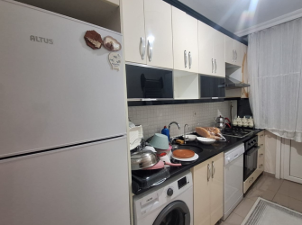 Güngören'de Tramvaya Yakın 3,Kat Kredili 2+1 Balkonlu 90 m2