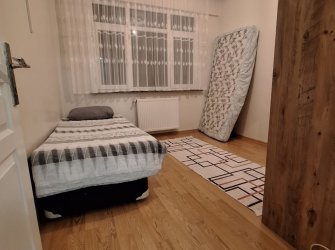 Güngören'de Tramvaya Yakın 3,Kat Kredili 2+1 Balkonlu 90 m2