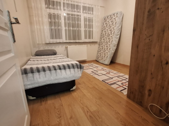 Güngören'de Tramvaya Yakın 3,Kat Kredili 2+1 Balkonlu 90 m2