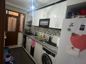 Güngören'de Tramvaya Yakın 1,Kat  10 Yıllık 2+1 Çift Cephe 70 m2 Balkonlu