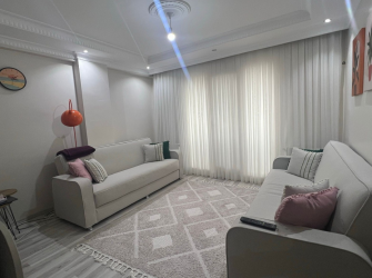 Güngören'de Tramvaya Yakın 1,Kat  10 Yıllık 2+1 Çift Cephe 70 m2 Balkonlu