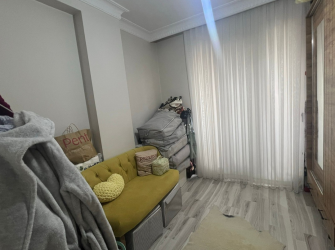 Güngören'de Tramvaya Yakın 1,Kat  10 Yıllık 2+1 Çift Cephe 70 m2 Balkonlu