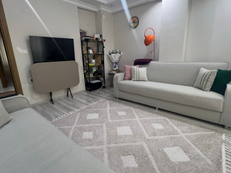 Güngören'de Tramvaya Yakın 1,Kat  10 Yıllık 2+1 Çift Cephe 70 m2 Balkonlu