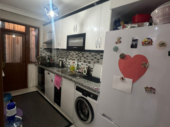 Güngören'de Tramvaya Yakın 1,Kat  10 Yıllık 2+1 Çift Cephe 70 m2 Balkonlu