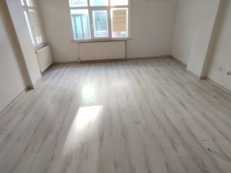 Güngören Camlıkaheve'de 3,Kat Arsa Tapulu 2+1 Boş 90 m2 Balkonlu