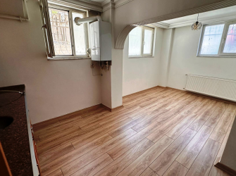 Güngören Güneştepe'de 1+1 Ön Cephe 70 m2 A.Mutfaklı Bahçe Katı