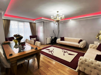 Güngören Tramvaya Yakın 1,Kat Asansörlü 3+1E.Banyolu 130 m2 İskanlı