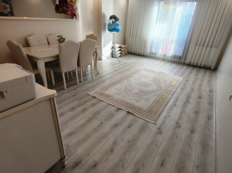Güneştepe'de 1,Yıllık Tramvaya Yakın 100 m2 Asansörlü 2,Kat Balkonlu