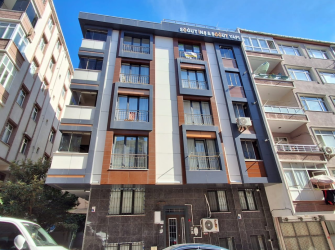 Güngören Merkez'de 5 Yıllık Asansörlü Alt 2+1 Üst 2+1Dubleks 170 m2 