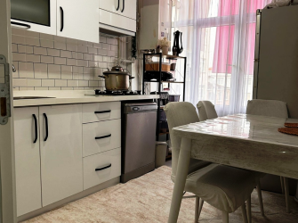 Güngören Güneştepe'de 1,Kat Arsa Tapulu 2+1 Tramvaya Yakın 90 m2