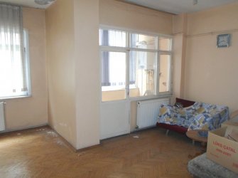 Bahçelievler'de Ferit Selime Yakın 1,Kat Arsa Tapulu 3+1 Balkonlu  Daire