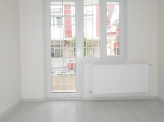 Güngören Akıncılar'da 2+1 Kredili Ön Cephe 80 m2 Balkonlu Yüksek Giriş