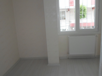Güngören Akıncılar'da 2+1 Kredili Ön Cephe 80 m2 Balkonlu Yüksek Giriş