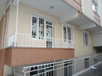 Güngören Akıncılar'da 75 m2 Balkonlu 2+1 Ön Cephe Yüksek Giriş