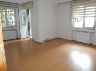 Bakırköy Adliye'nin Karşısı 1,Kat Çift Balkonlu Kiralık 2+1 Daire /İşyeri