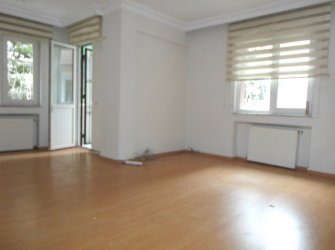 Bakırköy Adliye'nin Karşısı 1,Kat Çift Balkonlu Kiralık 2+1 Daire /İşyeri