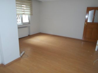 Bakırköy Adliye'nin Karşısı 1,Kat Çift Balkonlu Kiralık 2+1 Daire /İşyeri