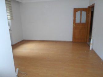 Bakırköy Adliye'nin Karşısı 1,Kat Çift Balkonlu Kiralık 2+1 Daire /İşyeri