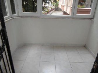 Bakırköy Adliye'nin Karşısı 1,Kat Çift Balkonlu Kiralık 2+1 Daire /İşyeri