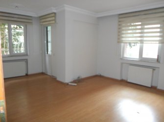 Bakırköy Adliye'nin Karşısı 1,Kat Çift Balkonlu Kiralık 2+1 Daire /İşyeri