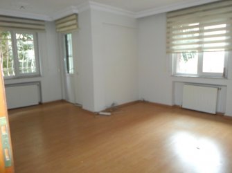 Bakırköy Adliye'nin Karşısı 1,Kat Çift Balkonlu Kiralık 2+1 Daire /İşyeri