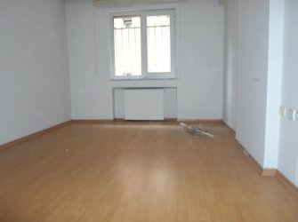 Bakırköy Adliye'nin Karşısı 1,Kat Çift Balkonlu Kiralık 2+1 Daire /İşyeri