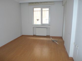 Bakırköy Adliye'nin Karşısı 1,Kat Çift Balkonlu Kiralık 2+1 Daire /İşyeri