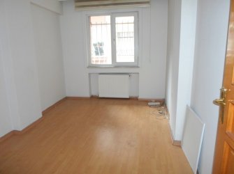 Bakırköy Adliye'nin Karşısı 1,Kat Çift Balkonlu Kiralık 2+1 Daire /İşyeri