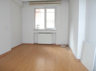 Bakırköy Adliye'nin Karşısı 1,Kat Çift Balkonlu Kiralık 2+1 Daire /İşyeri